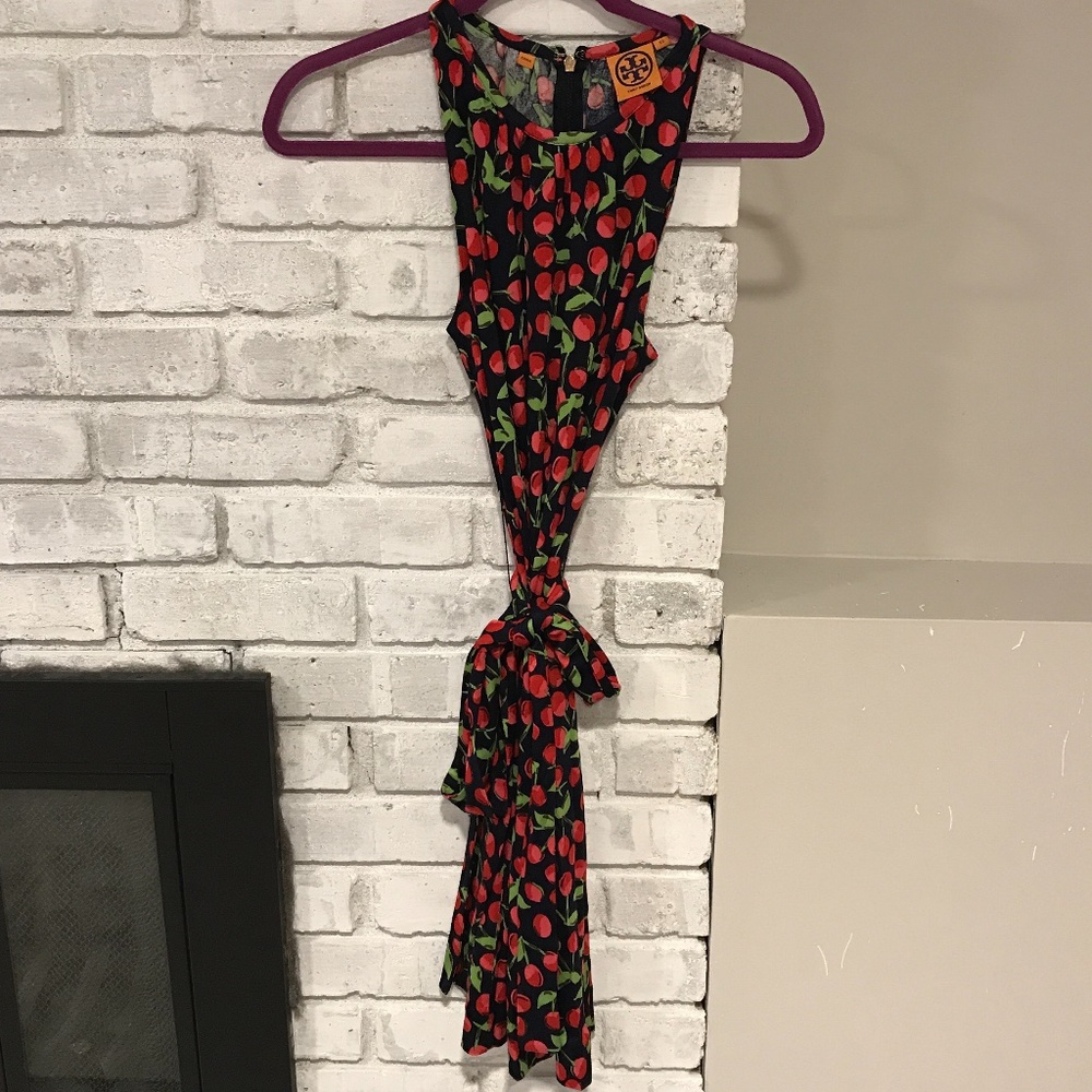 Cherry Sleeveless silk dress with belt